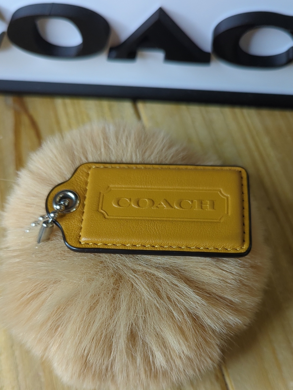 (0076) Coach Tan Or Yellow Leather Hang Tag